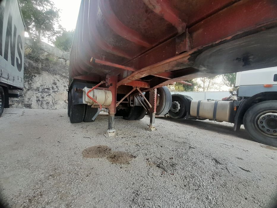 Semi-reboque basculante Montenegro