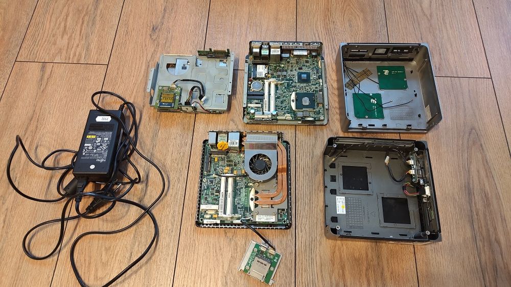 Fujitsu Esprimo Q1510 + Q900 + zasilacz + śledź sata