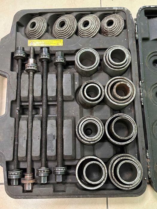 Zestaw tulei wciskających i wypychających 36 CZ. KS TOOLS