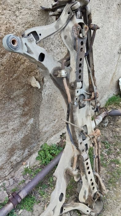 Tylna belka Volvo S60  I  V70 II
