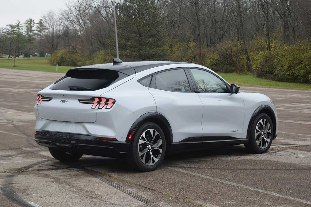 Ford Mustang Mach-E Gt      2023