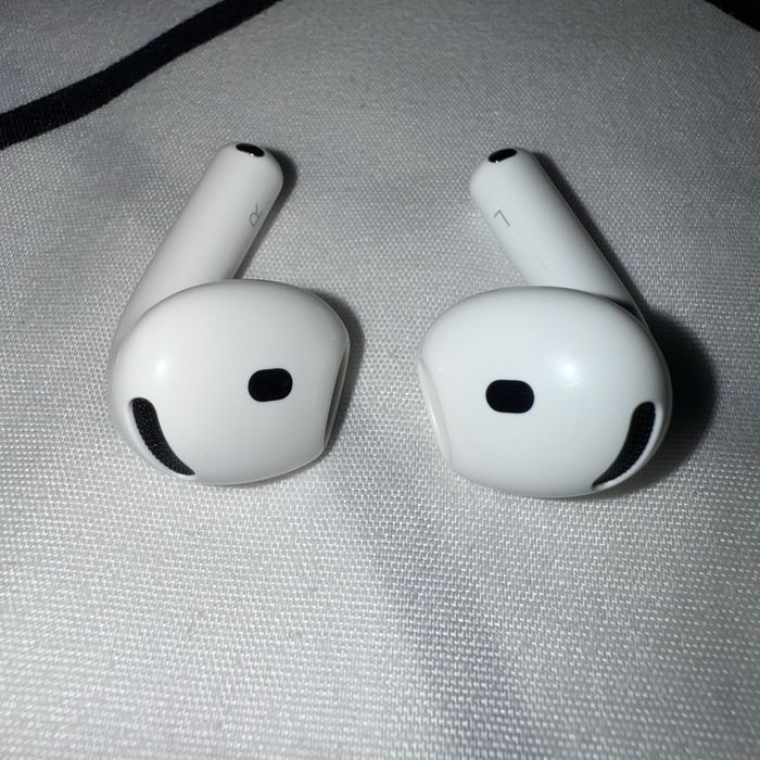 Apple AirPods 4 ANC IDEAL (etui gratis)