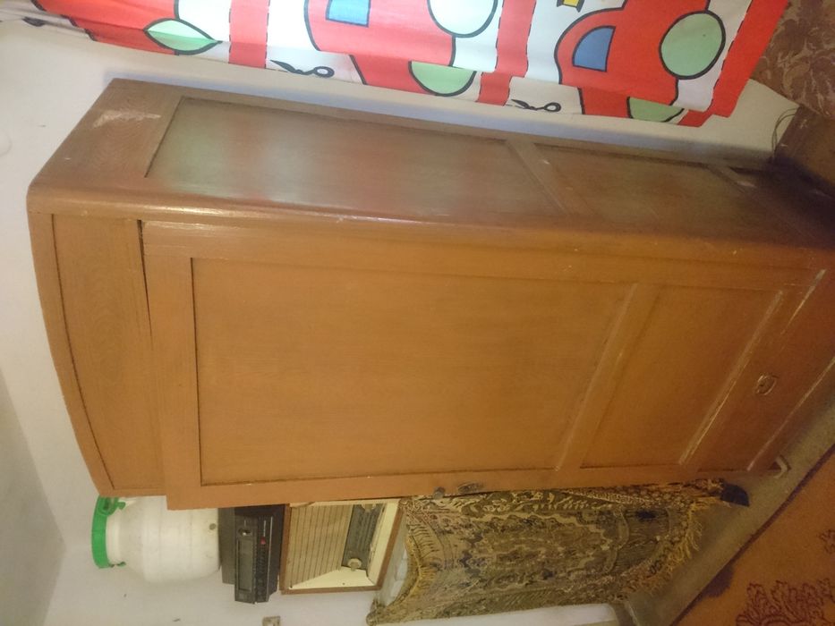 Шкаф раритетний, в доброму стані