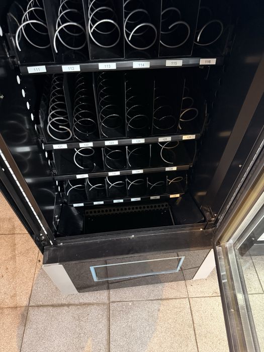 Maquina  vending cafè e snacks SAECO touch