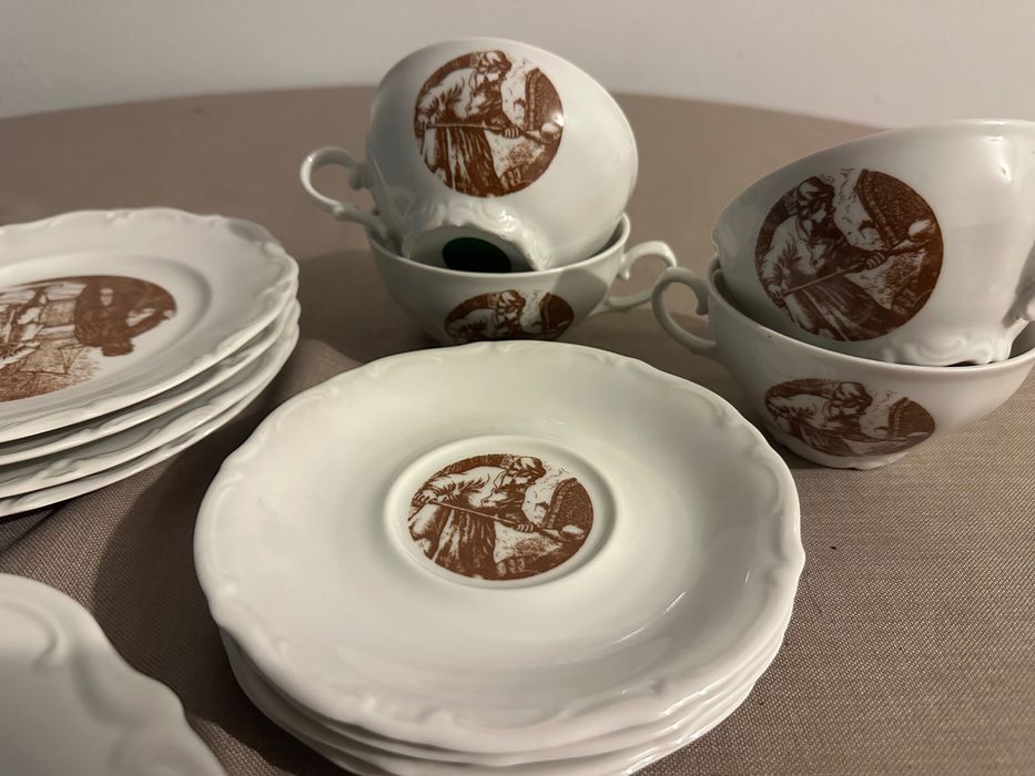 Zestaw filiżanki ze spodkami i talerzykami