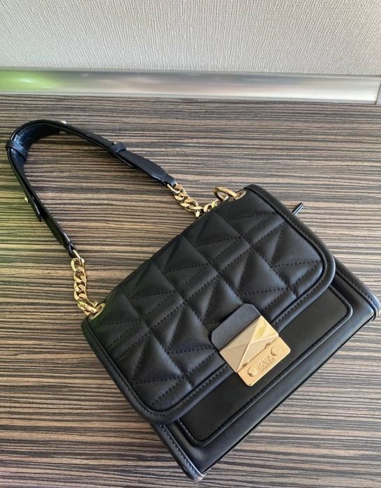 Сумка черная кожаная Karl Lagerfeld