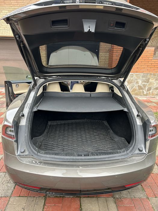 Tesla Model S 90d 2016