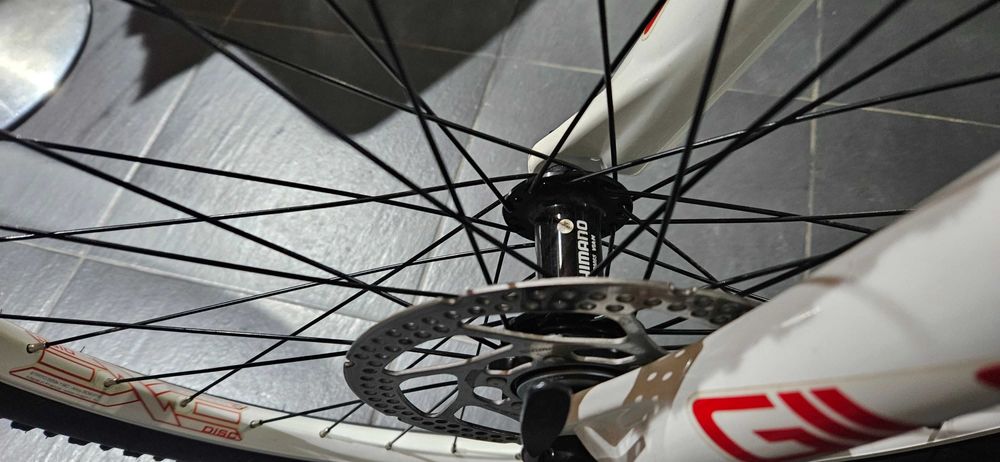 Bicicleta Quer (equipamento shimano)