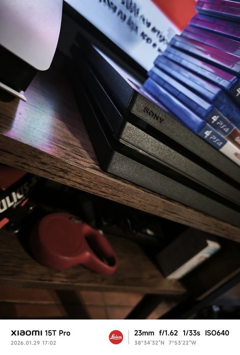 Ps4 pro 1 TB (terabyte).