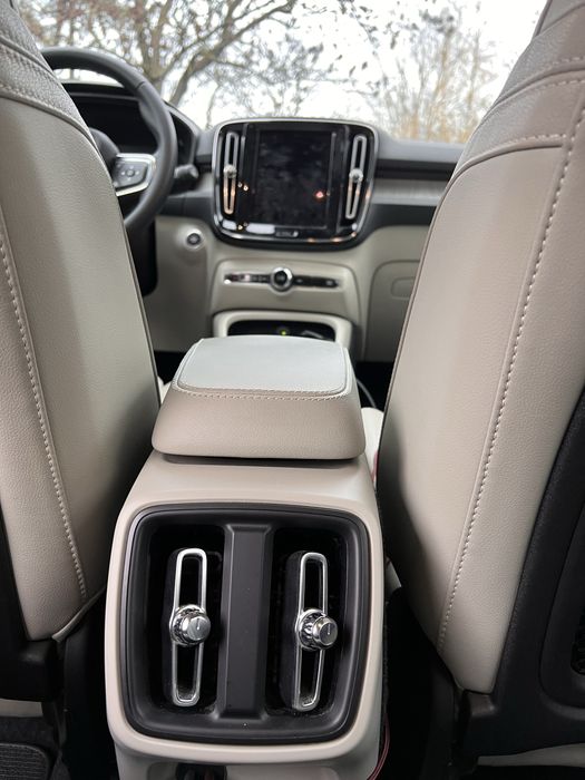 Sprzedam Volvo XC40 na gwarancji