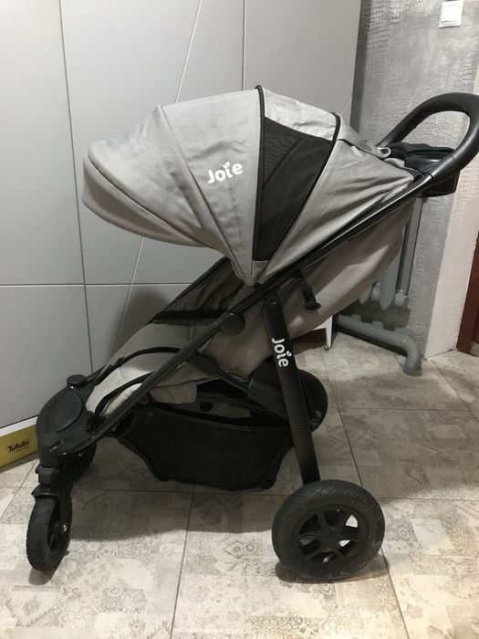 Прогулянкова  коляска Joie
