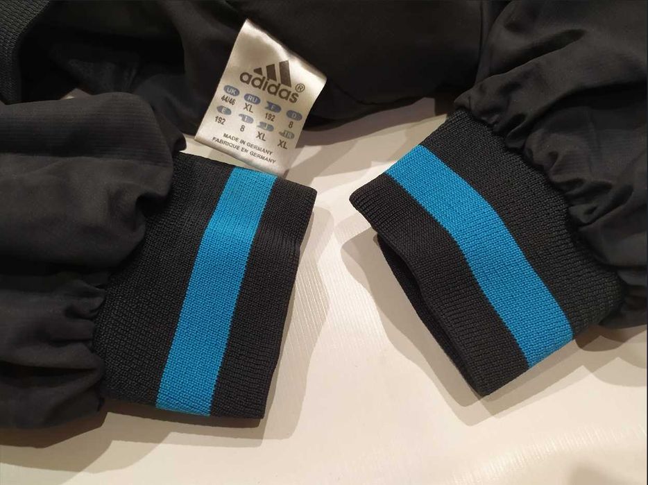 Ветровка  Adidas р-р- XL ( пр-во Германия)