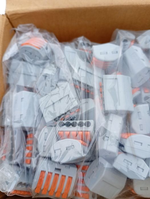 Продам соединяли проводов крепеж для светильников