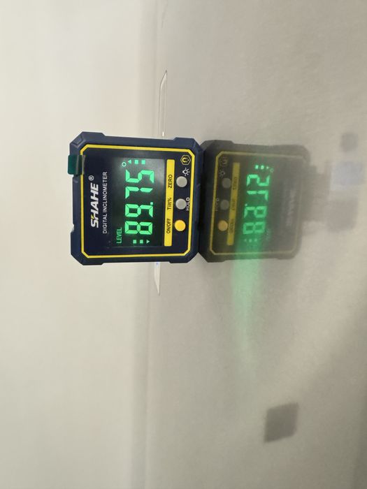 Рівень цифровий з дисплеєєм нівелір