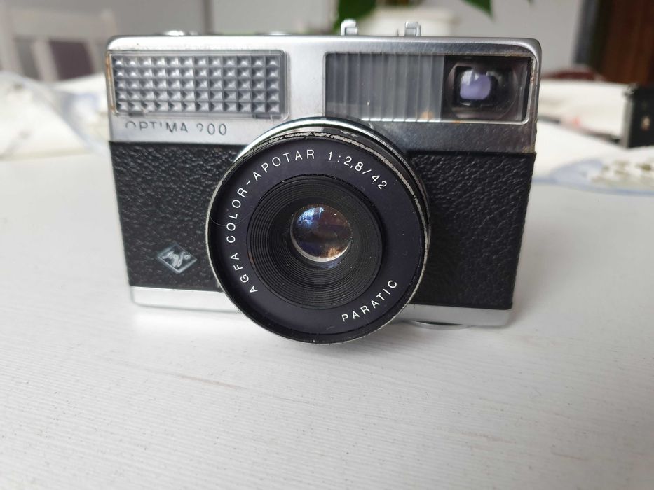 Stary zabytkowy aparat fotograficzny na klisze AGFA optima 200