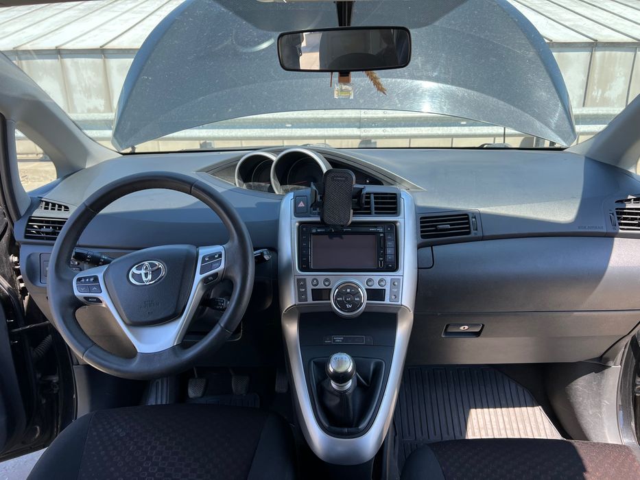 Продаж Toyota Verso 2011