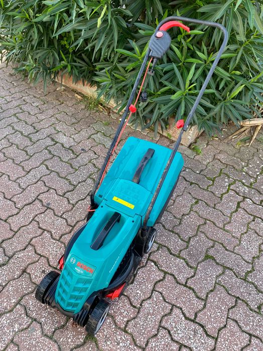 Corta relva bosch rotak 32 de 1200 W em excelente estado