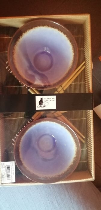 Conjunto  2 taças/bowl  porcelana, talheres e individuais Loja Gato