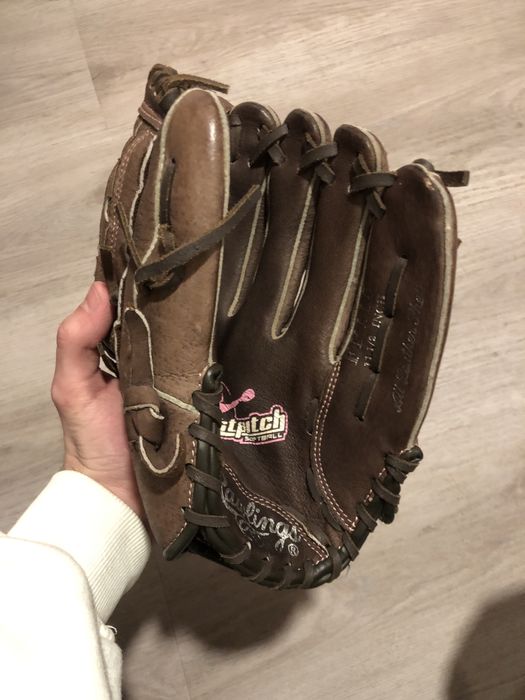 Перчатка для бейсболу