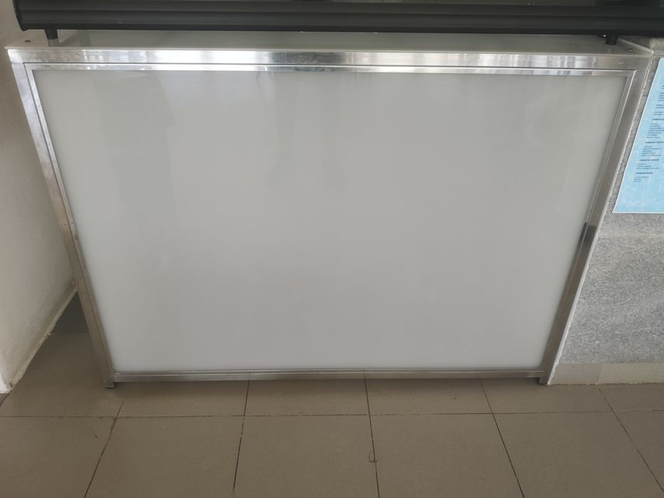 Balcão em inox com acrílicos