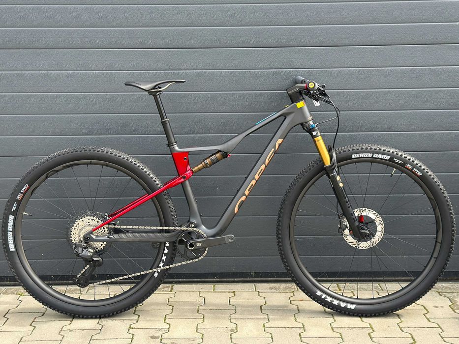 Rower górski Orbea Oiz M-PRO Shimano XT di2 2026 rozmiar M oraz L Diamond-Cherry Red