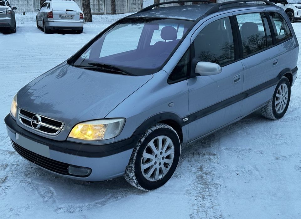 Свіжопригнана Опель Зафіра 1.8ГАЗ-БЕНЗИН  не розмитнена вже в Києві