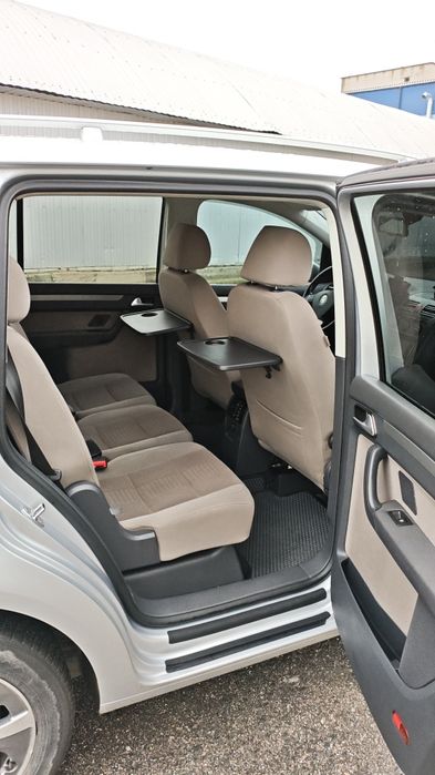 Фольксваген тоуран.