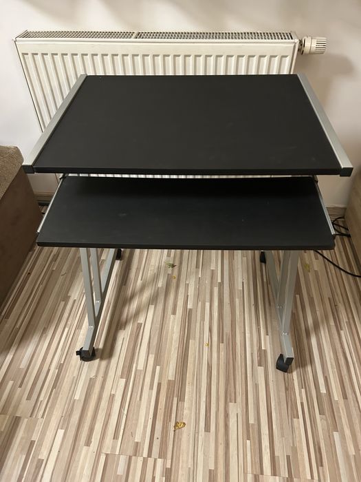 Stolik pod laptopa na kòłkach