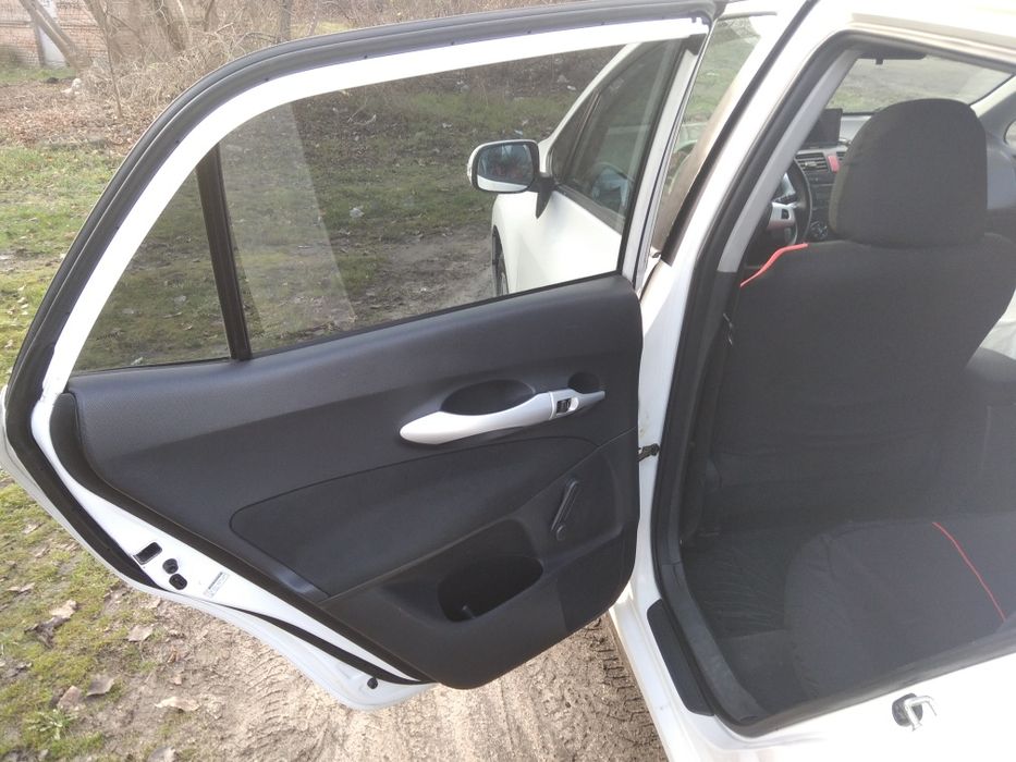 Продам Toyota auris 2011