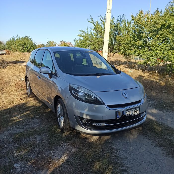 Аренда авто минивен Renault Grand Scenic 2012