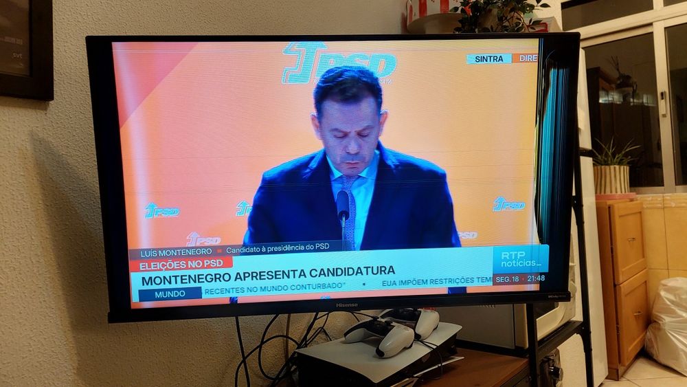 Hisense 32A5NQ smart TV (com defeito) + suporte parede