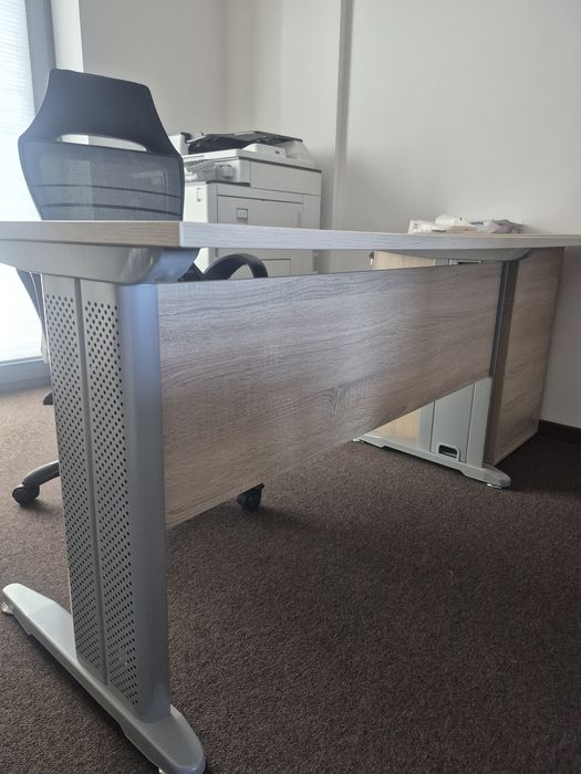Komplet mebli biurowych