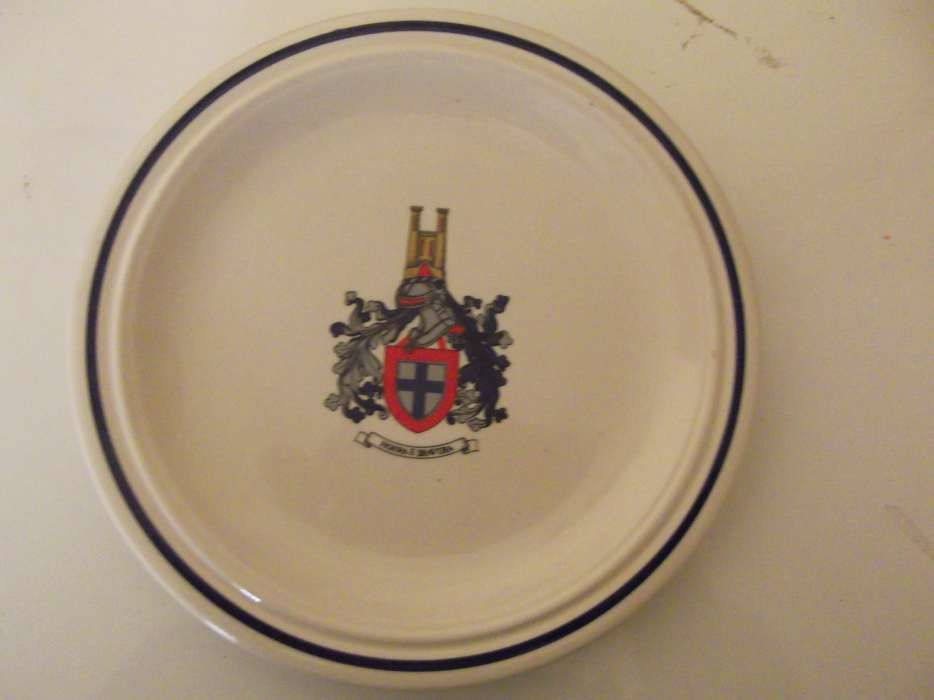 prato com brasao