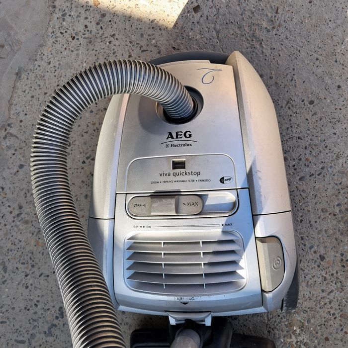 Продам пилосос AEG