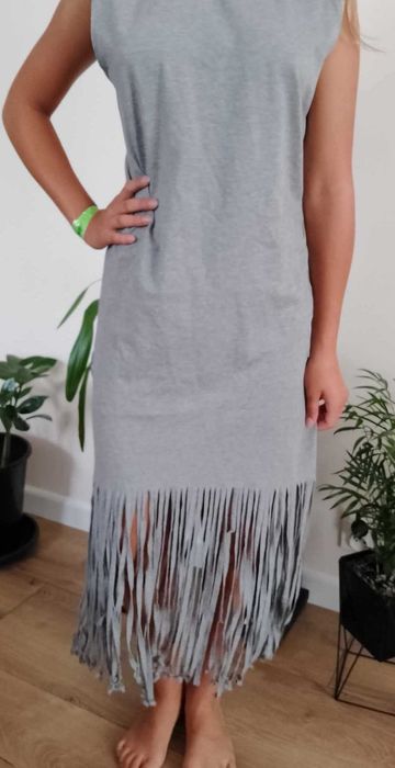 sukienka szara z frędzlami 38/40 dłuższa prosta M/L