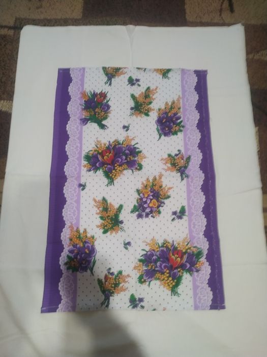 Новое вафельное цветное полотенце.