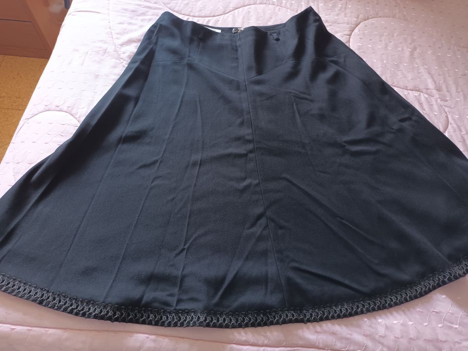 Saia preto em design  godé