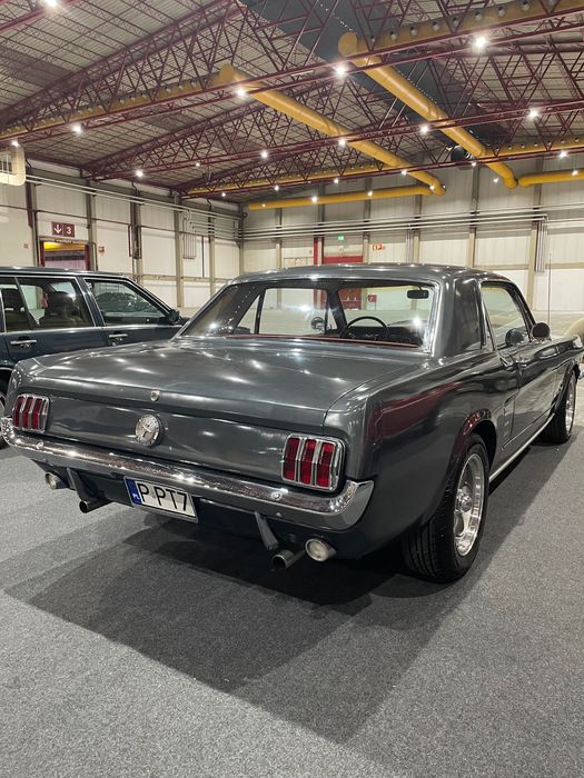 Ford Mustang  V8 — photo 3