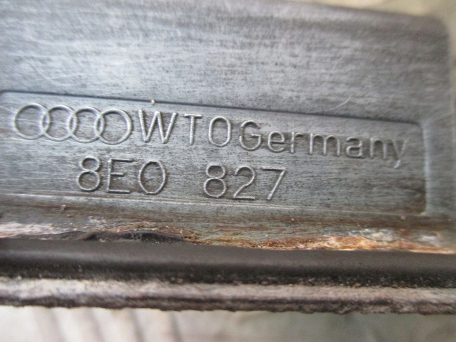 listwa podświetlenia rejestracji audi a4 b6 sedan 8e0827