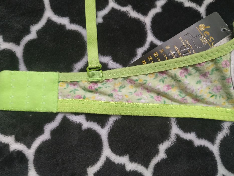 Biustonosz dziewczęcy 36/80A jasnozielony