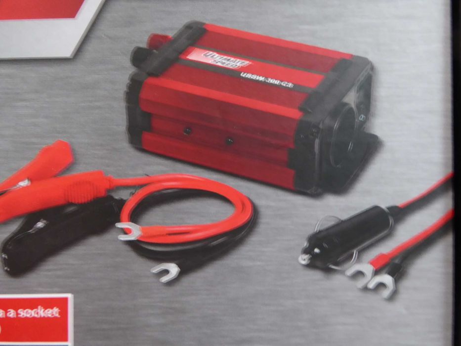 Konwerter 12V/230V/300W ULTIMATE SPEED USSW 300 C3, z USB-A i USB-C.