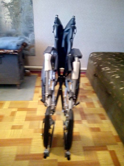 Инвалидная коляска .