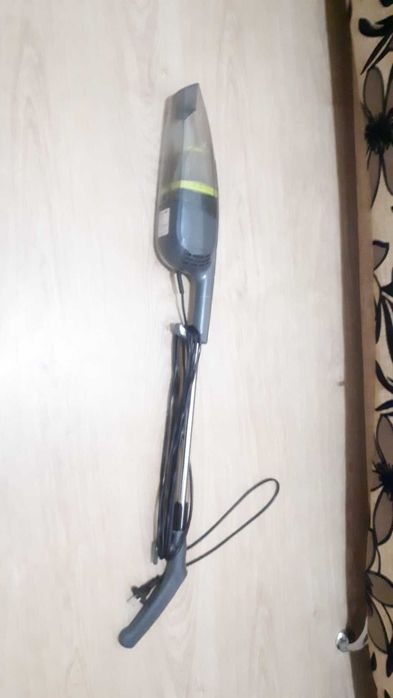 Скидка! Ручной легкий пылесос Sturm в рабочем состоянии.