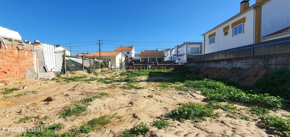 Terreno em  Fernão Ferro área generosa com projeto para moradia isolad