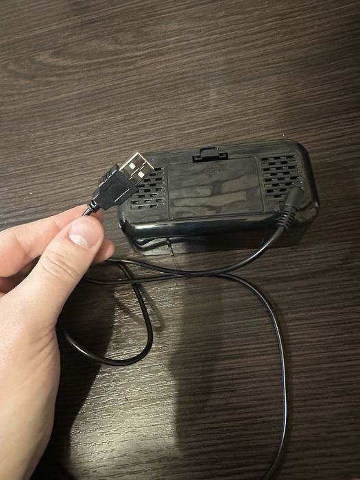 Електронний годинник настільний