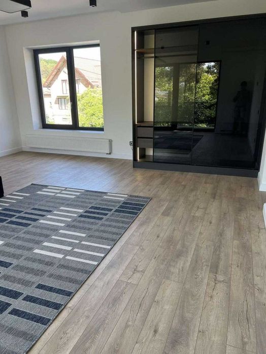 Продаж будинку, Брюховичі