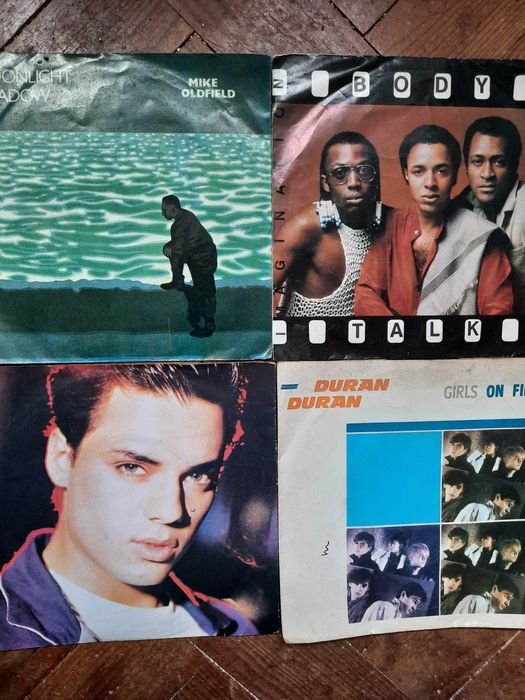 Vendo singles em vinil, de colecção
