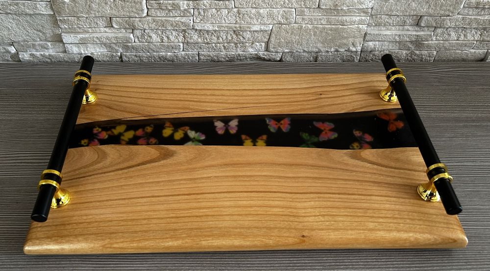 Tacka do serwowania z elementami żywicy epoksydowej