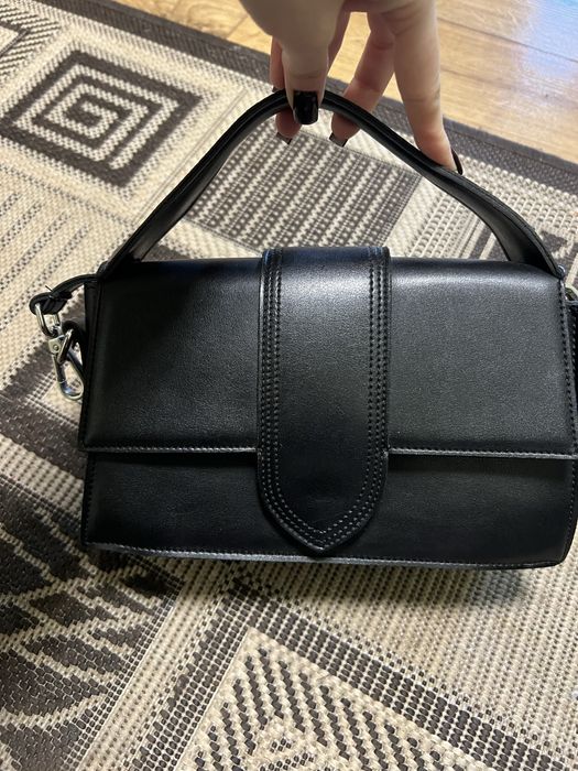 Маленька жіноча сумочка