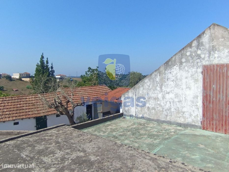 Casa Típica Portuguesa com Terreno de 6346m2